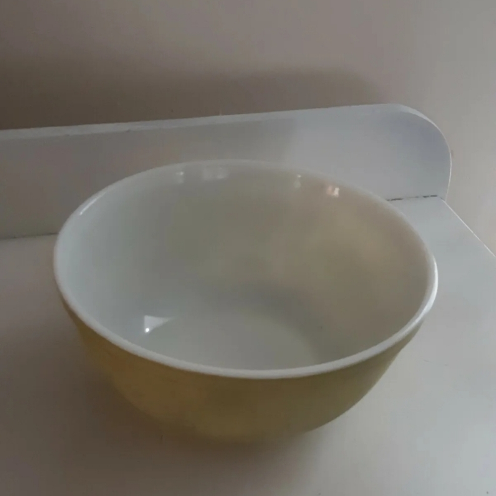 Vintage  PYREX Yellow/Green 403 Primary Color Mixing Nesting Bowl 2 1/2 Qt